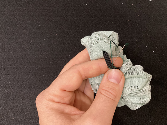 Gummiband einziehen